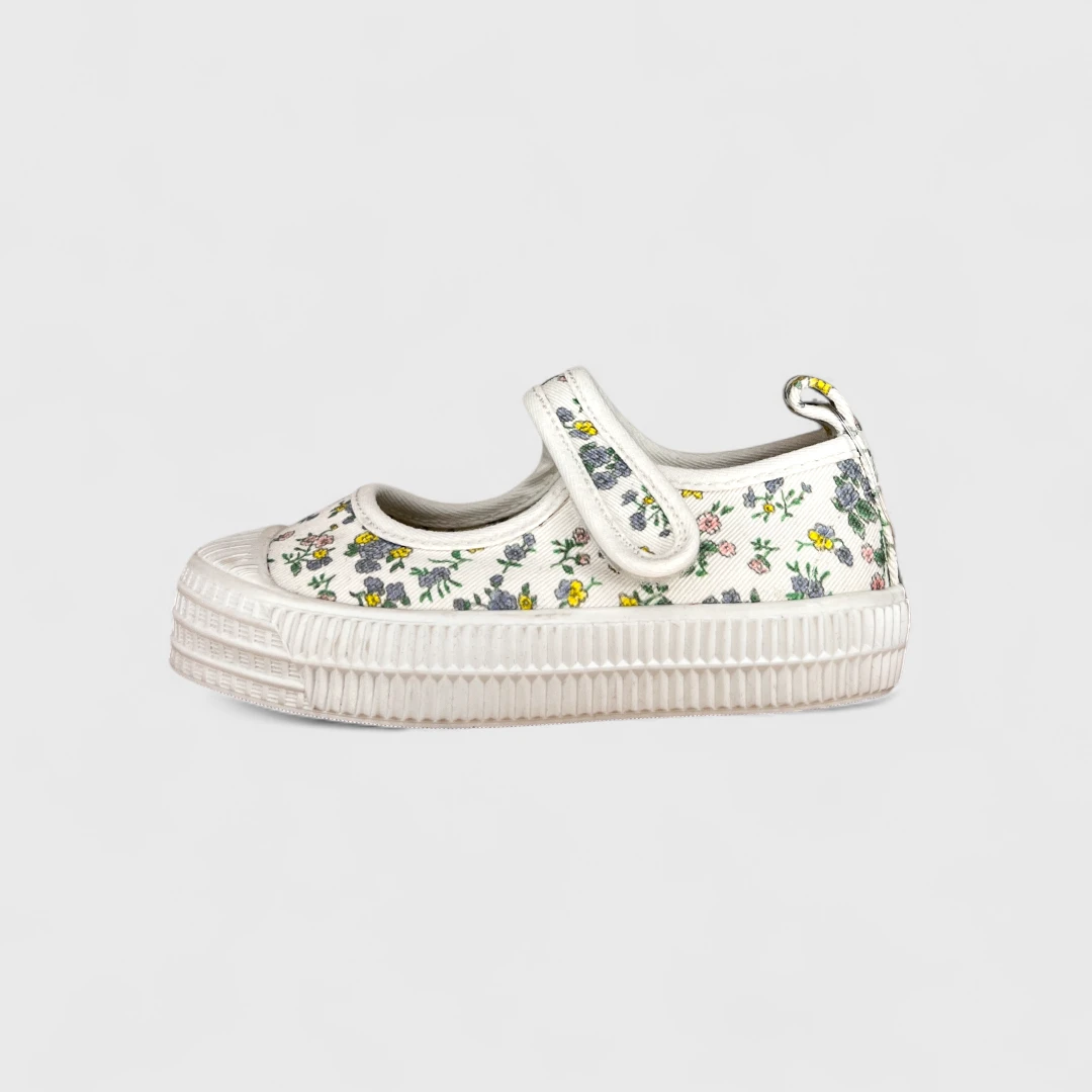 Белые слипоны с цветочным принтом