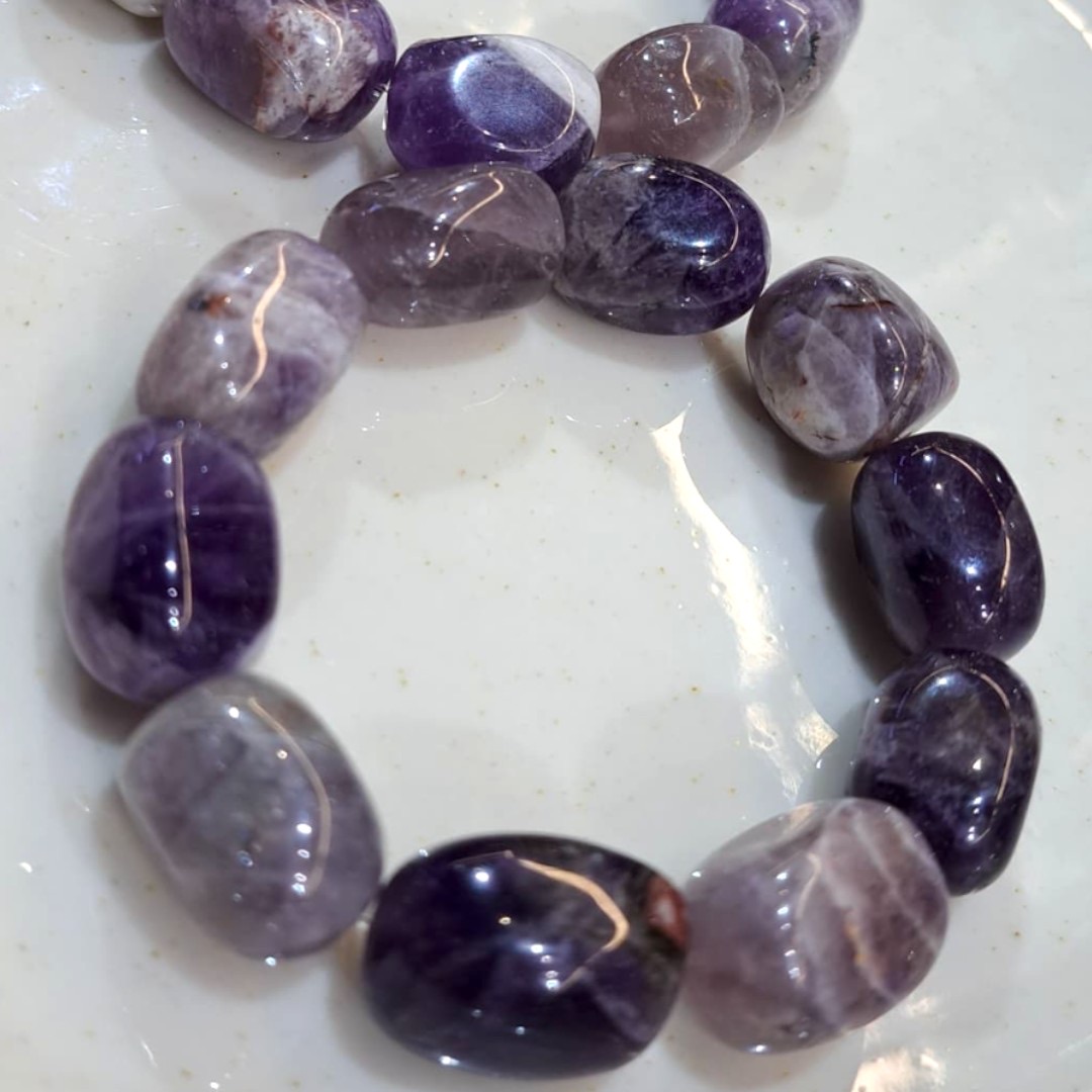 Браслет из фиолетовых аметистовых бусин