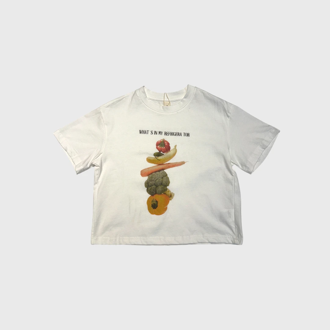Белая футболка с принтом овощей