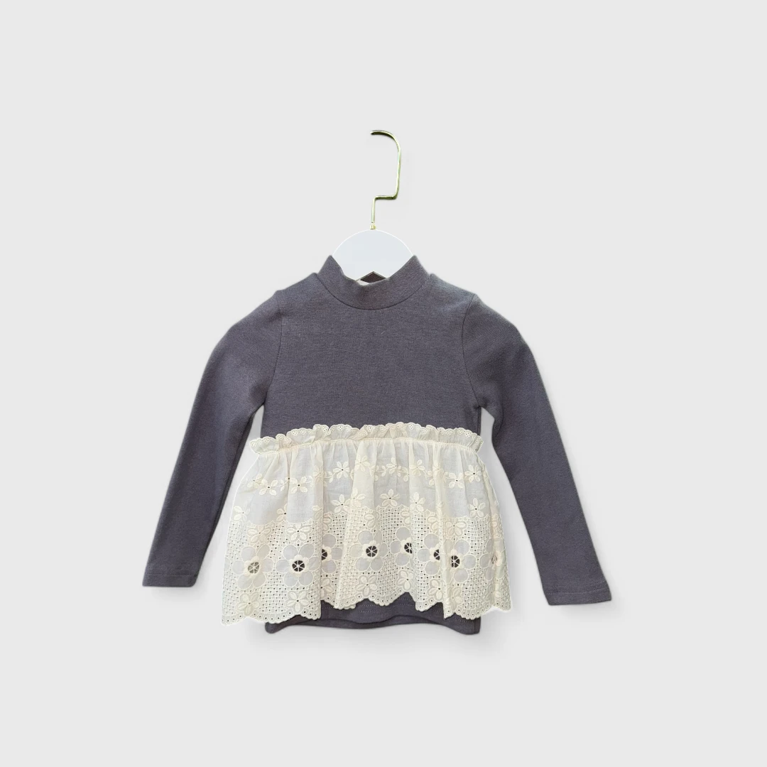 Серый топ с кружевом 