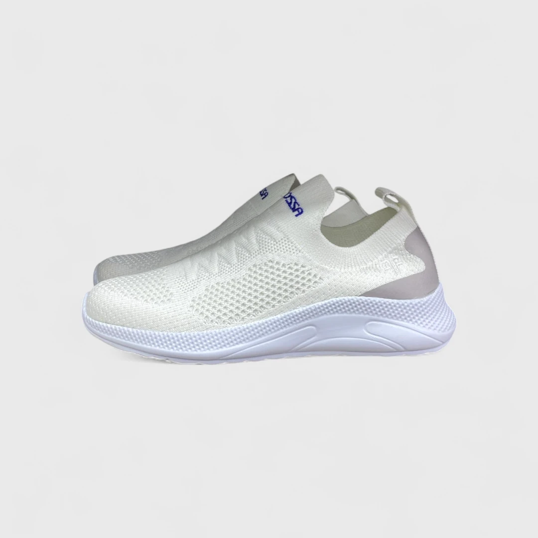 Белые кроссовки