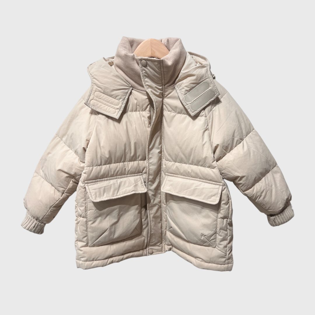 Бежевая куртка пуховик 