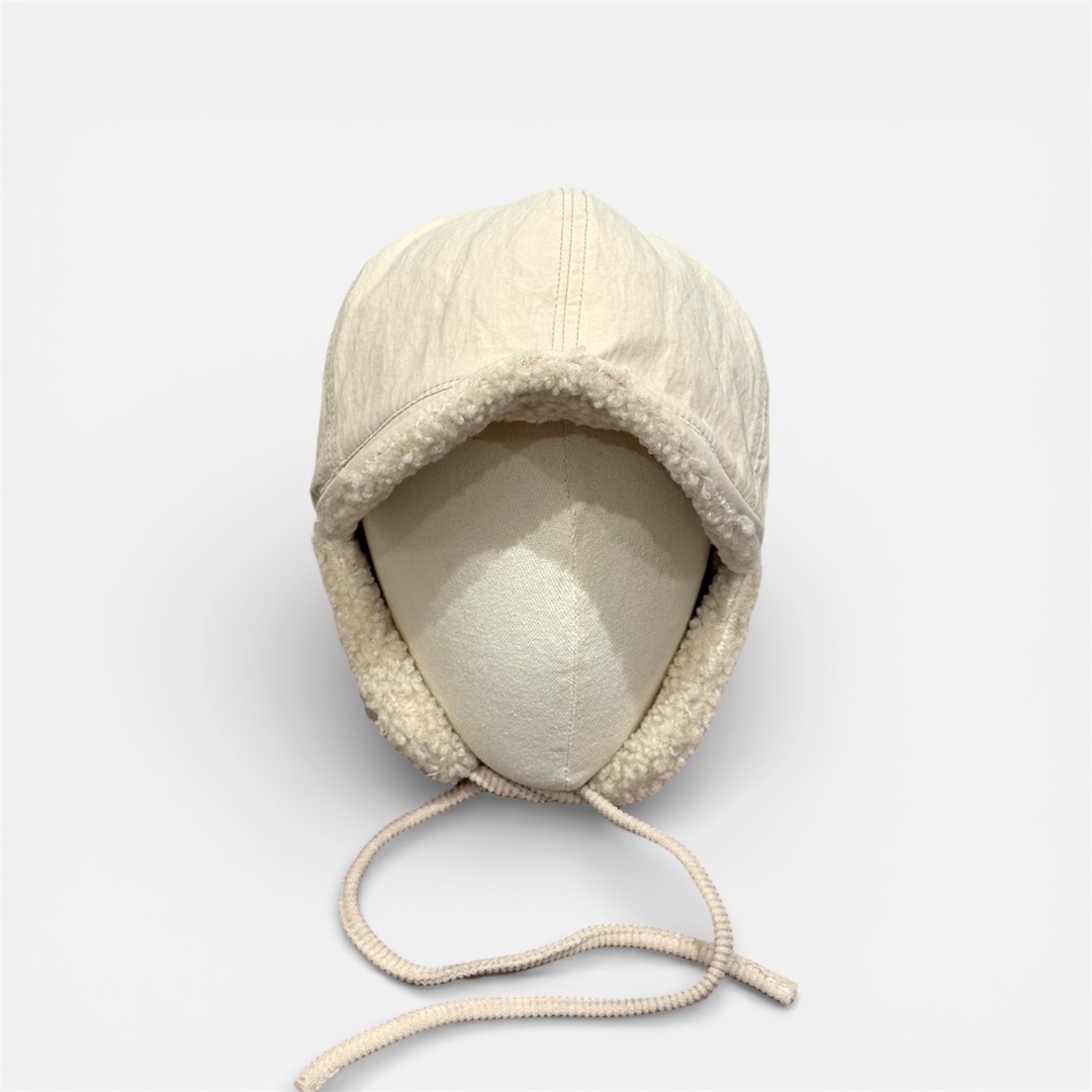 Бежевый зимний шлем из шерпы