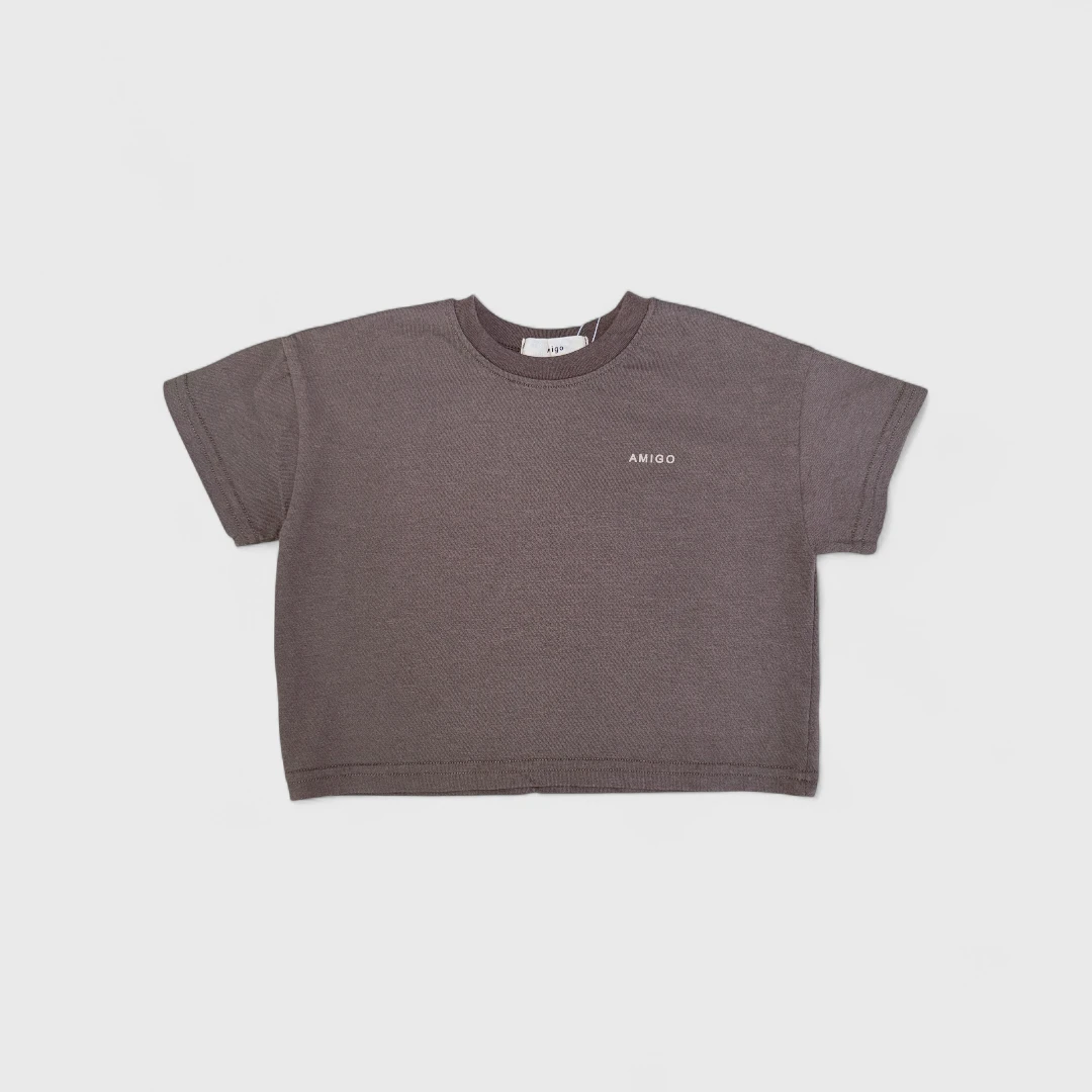 Коричневая футболка 