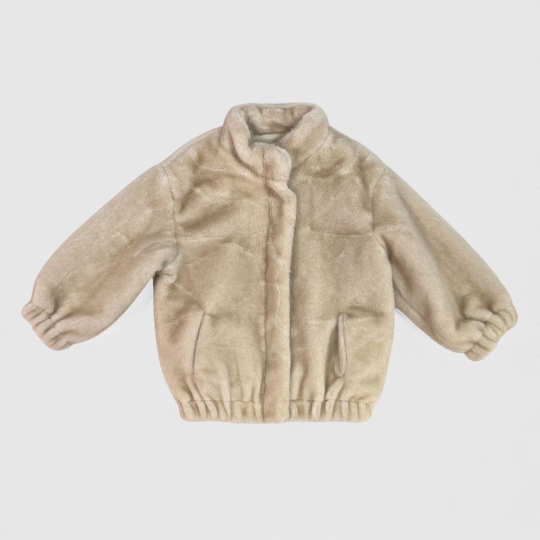 Шубка бежевого цвета