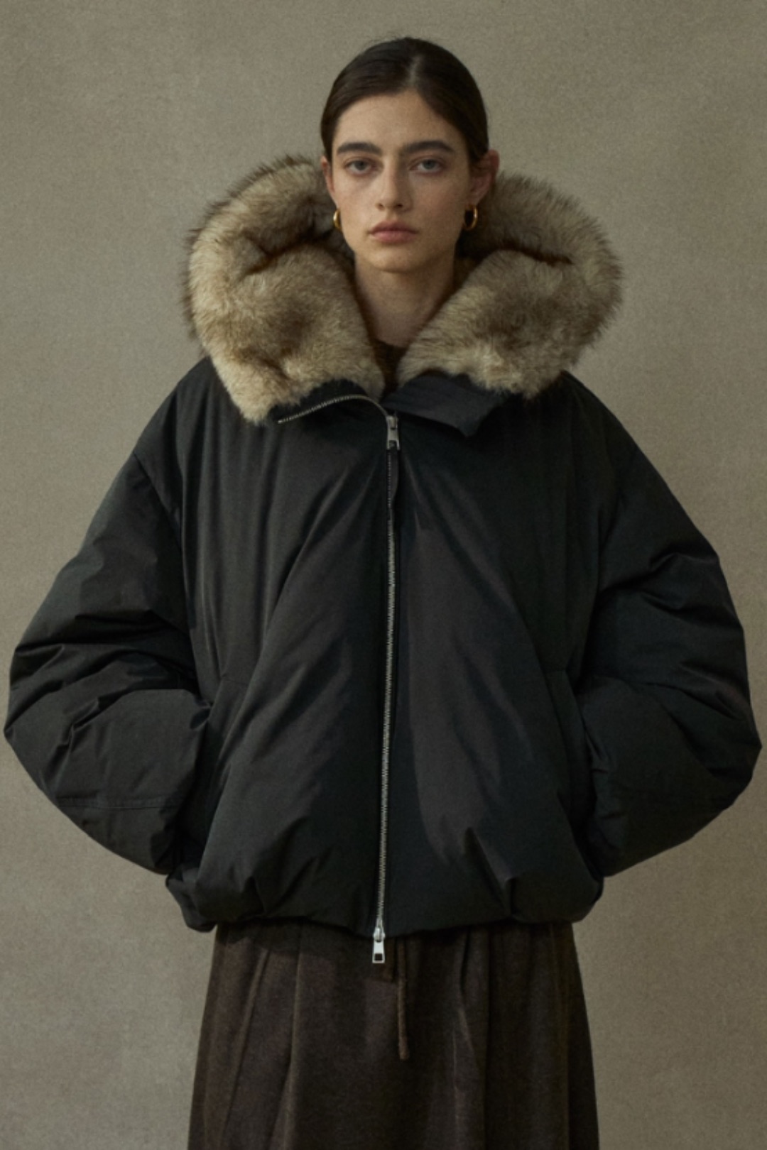 Пуховик с меховым капюшоном