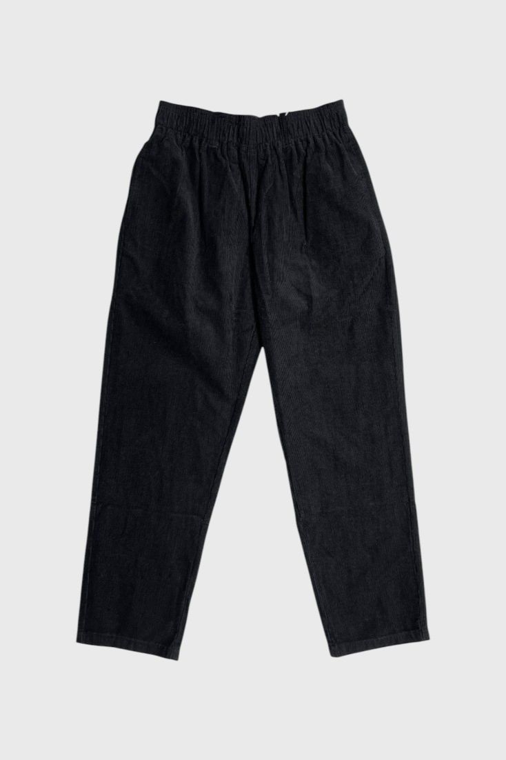 Черные брюки свободного кроя