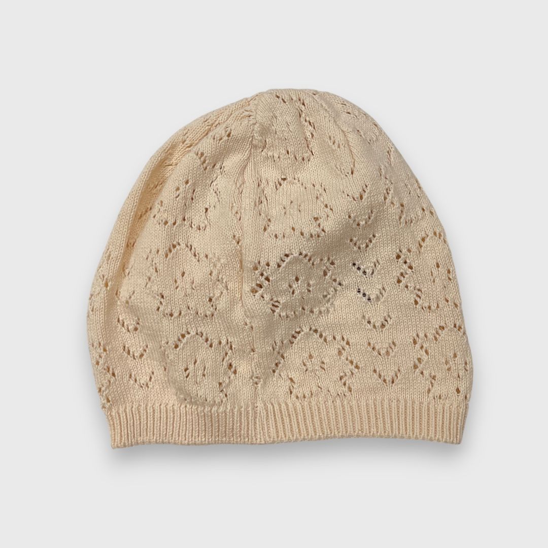 Бежевый вязаный берет