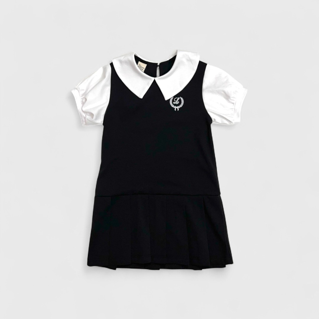 Черное платье с белым воротником