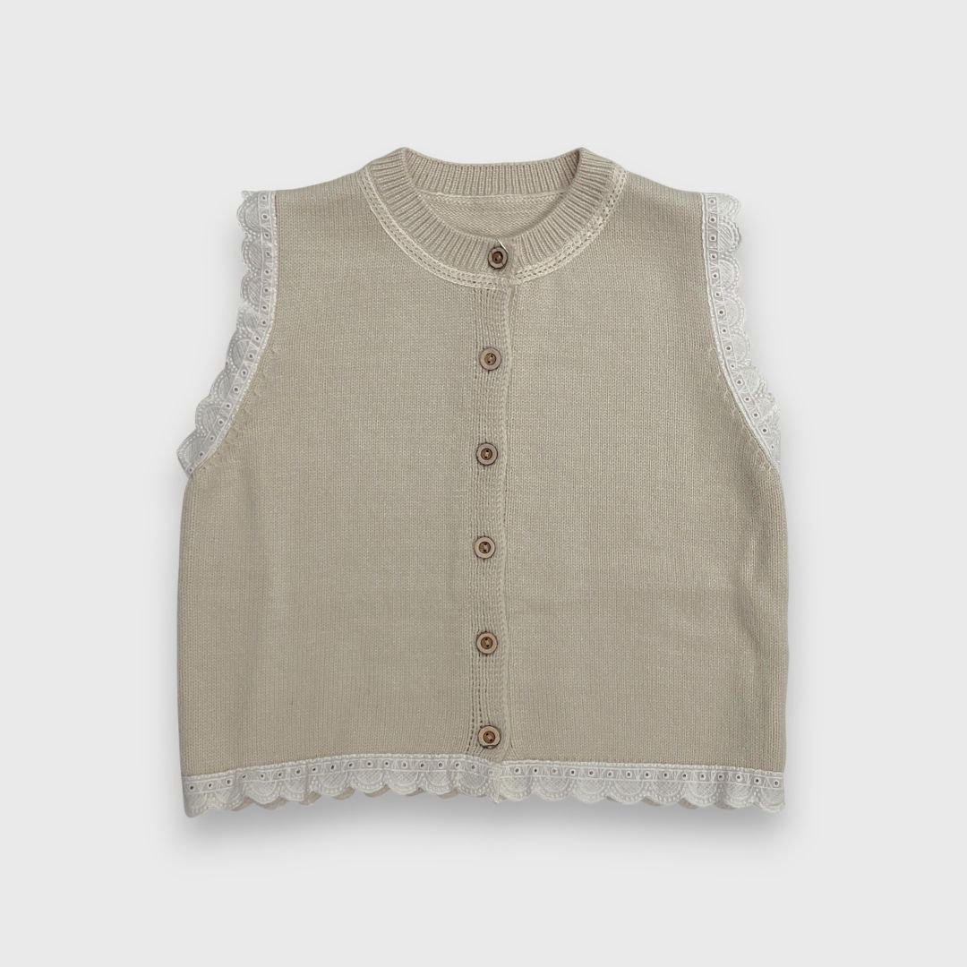 Бежевая безрукавка с кружевом