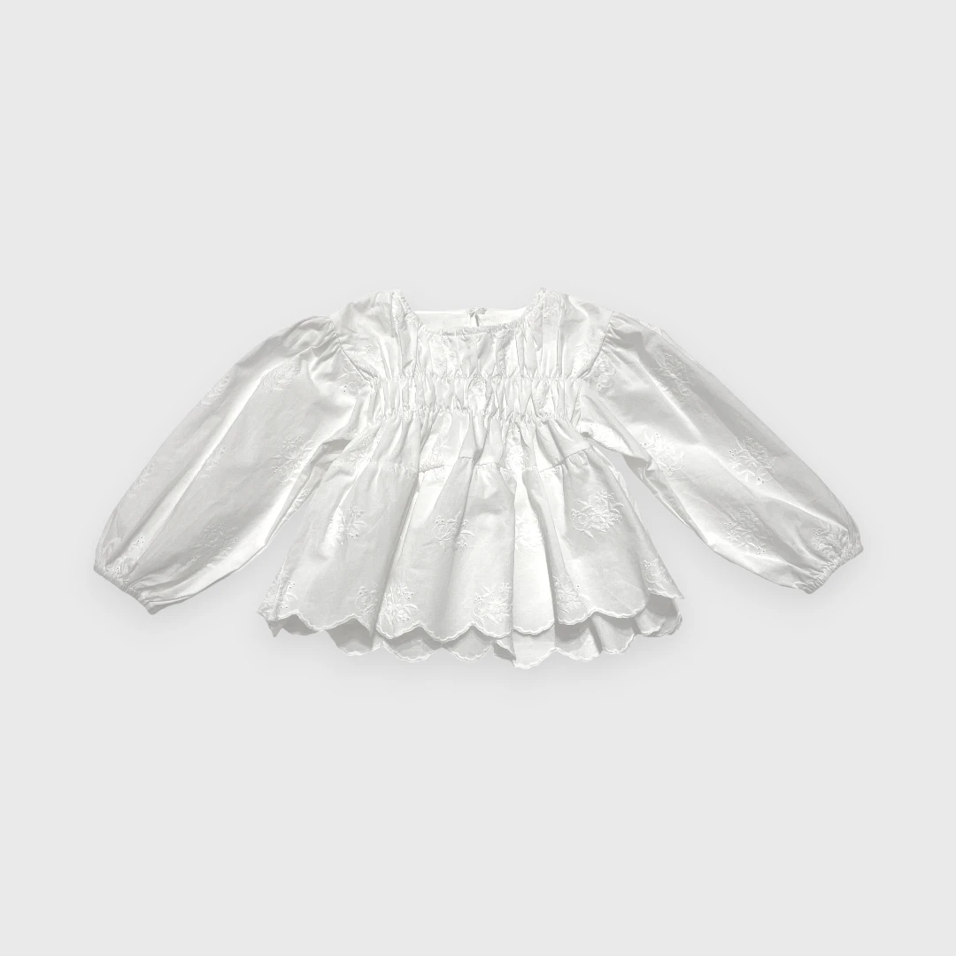 Белая блузка