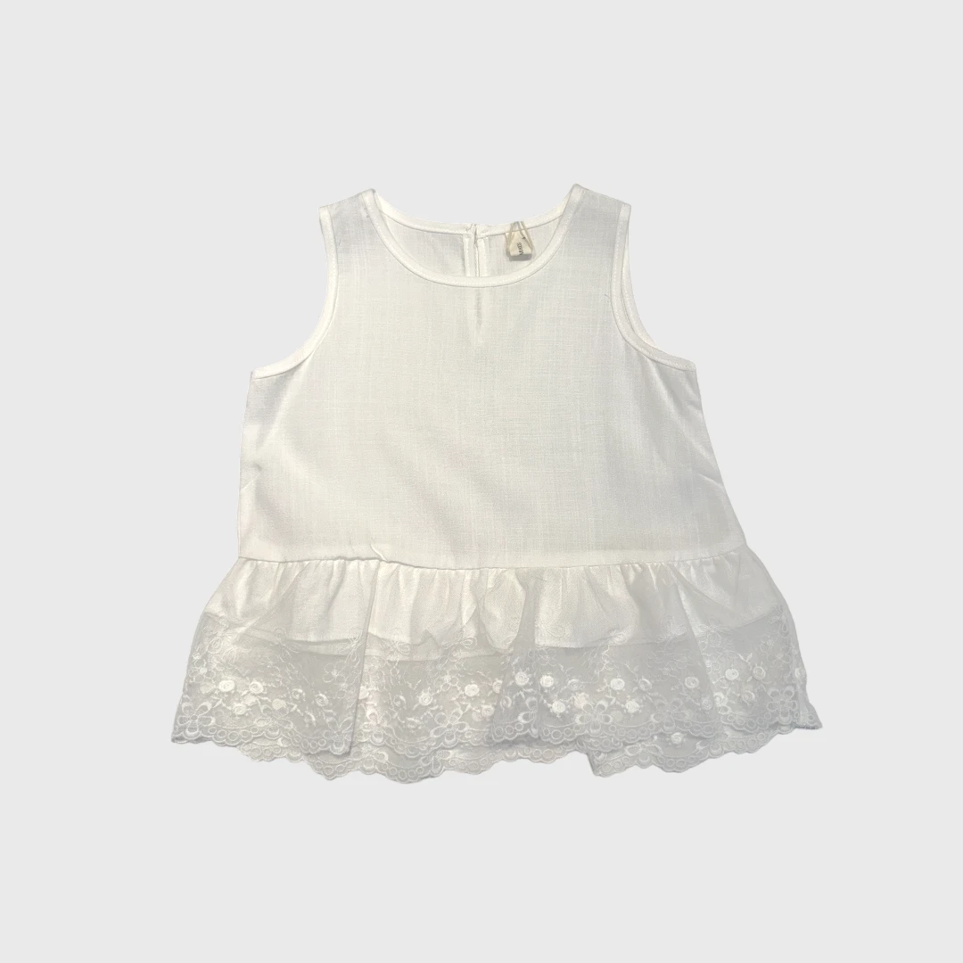 Кремовая блузка с рюшами