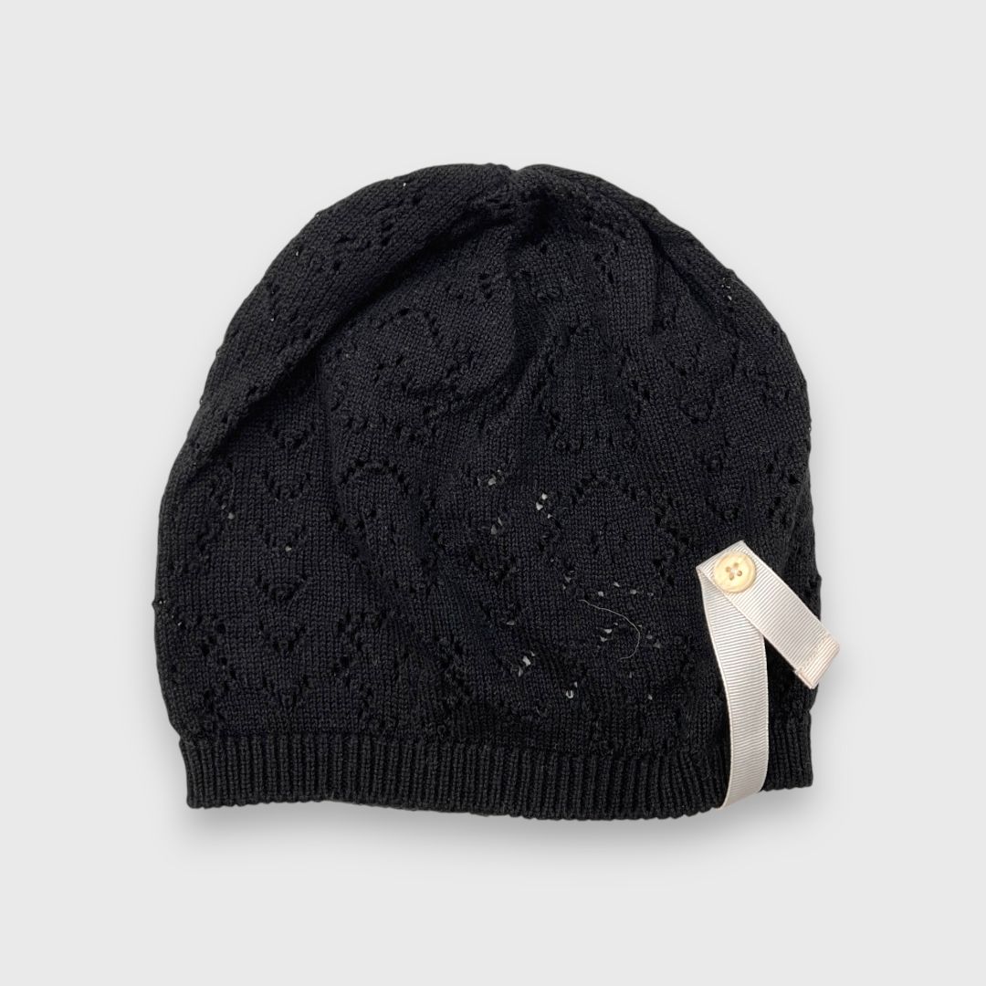 Черная вязаная шапка с бантом