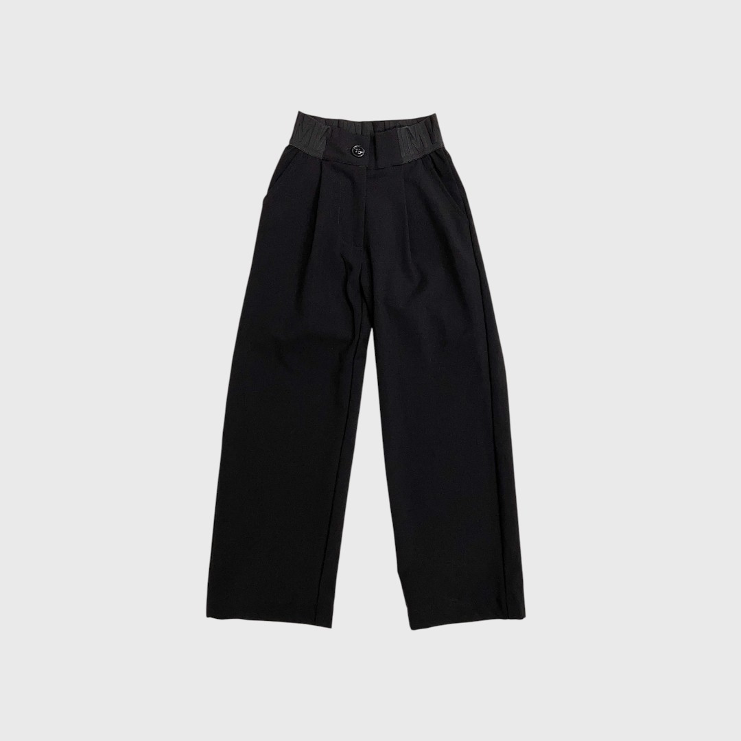 Чёрные брюки с высокой талией