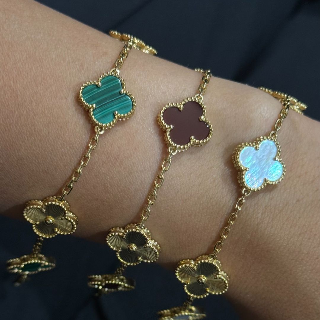 Золотой браслет с цветными