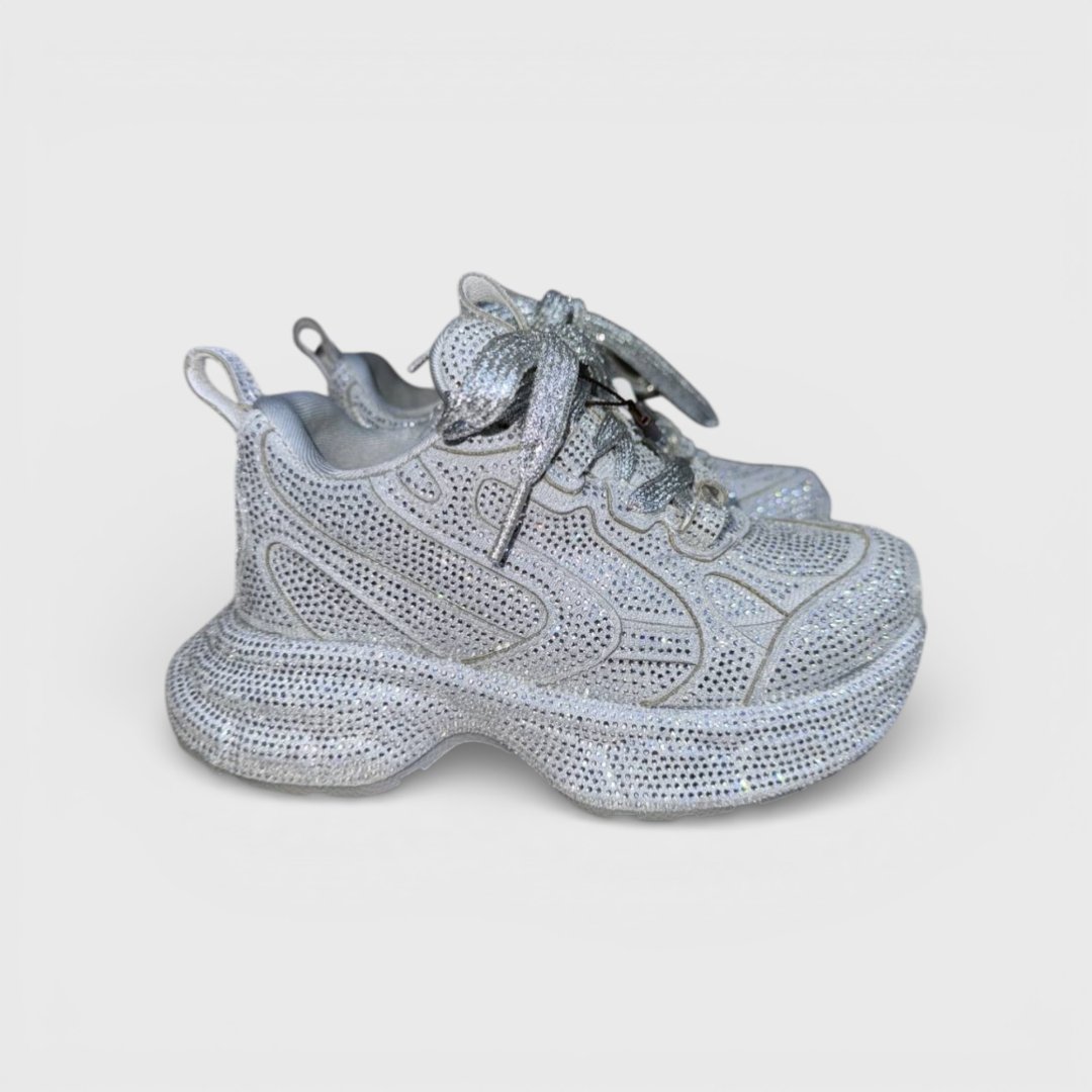Серые кроссовки с блестками