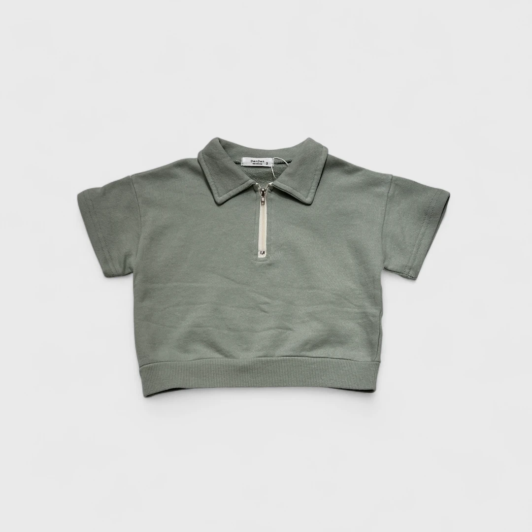 Зеленая футболка