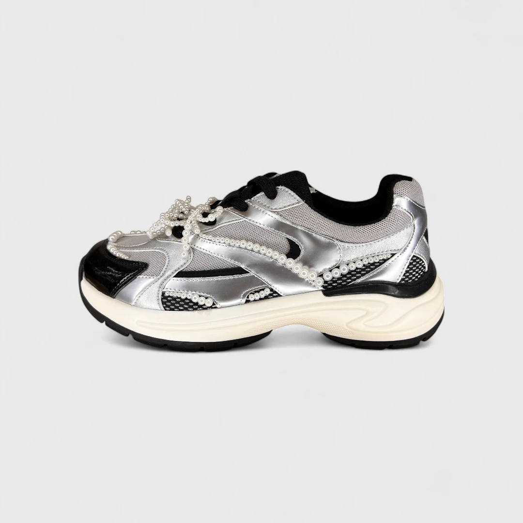 Серебристые кроссовки с перламутром