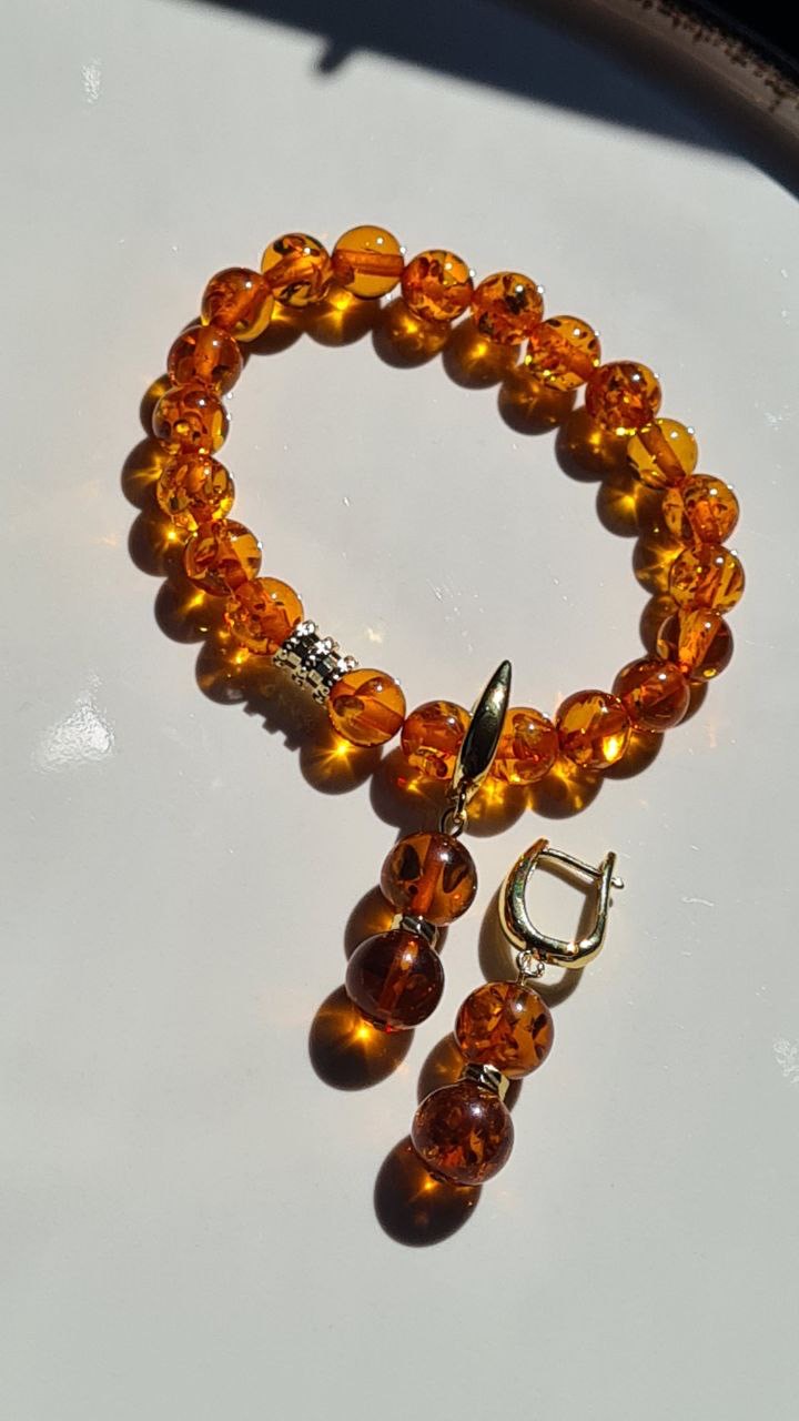 Оранжевый браслет из янтаря