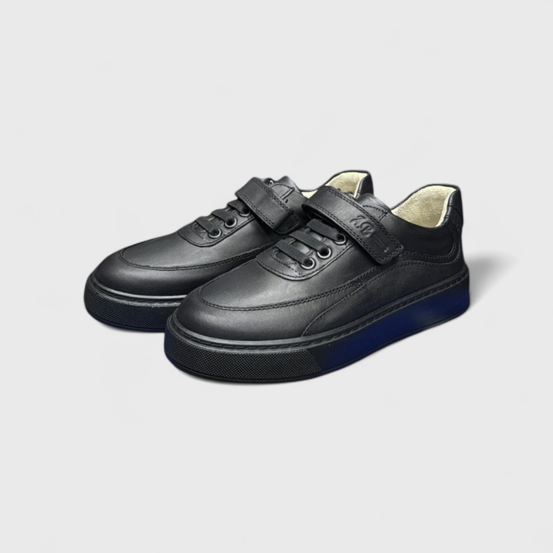 Черные кожаные кроссовки