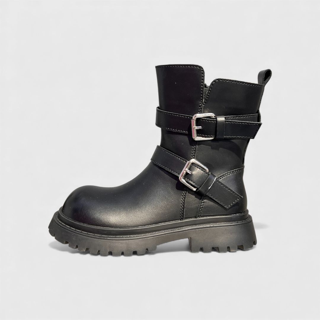 Черные зимние ботинки с пряжками