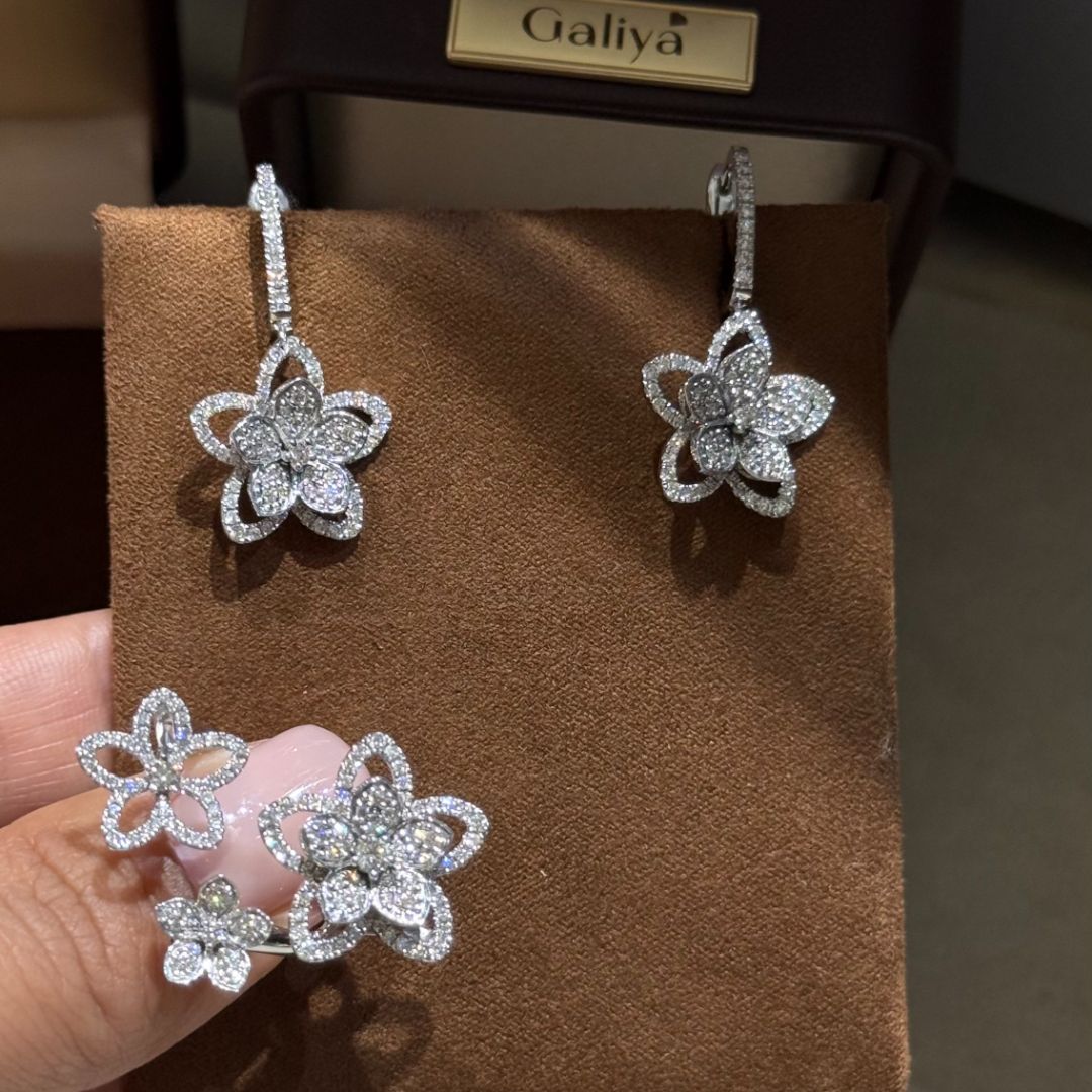 Золотые цветочные серьги