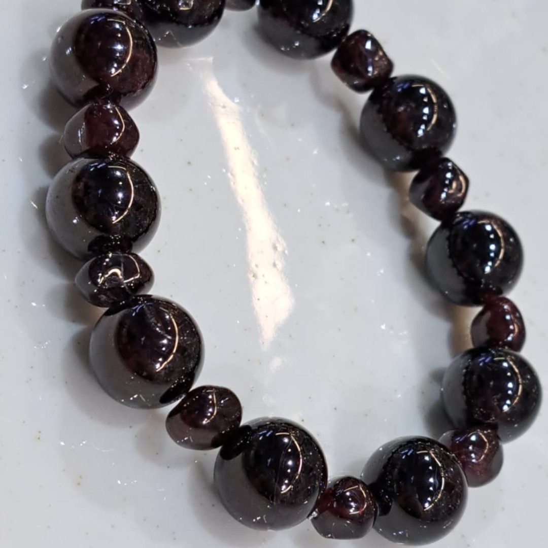 Черный браслет из натурального граната