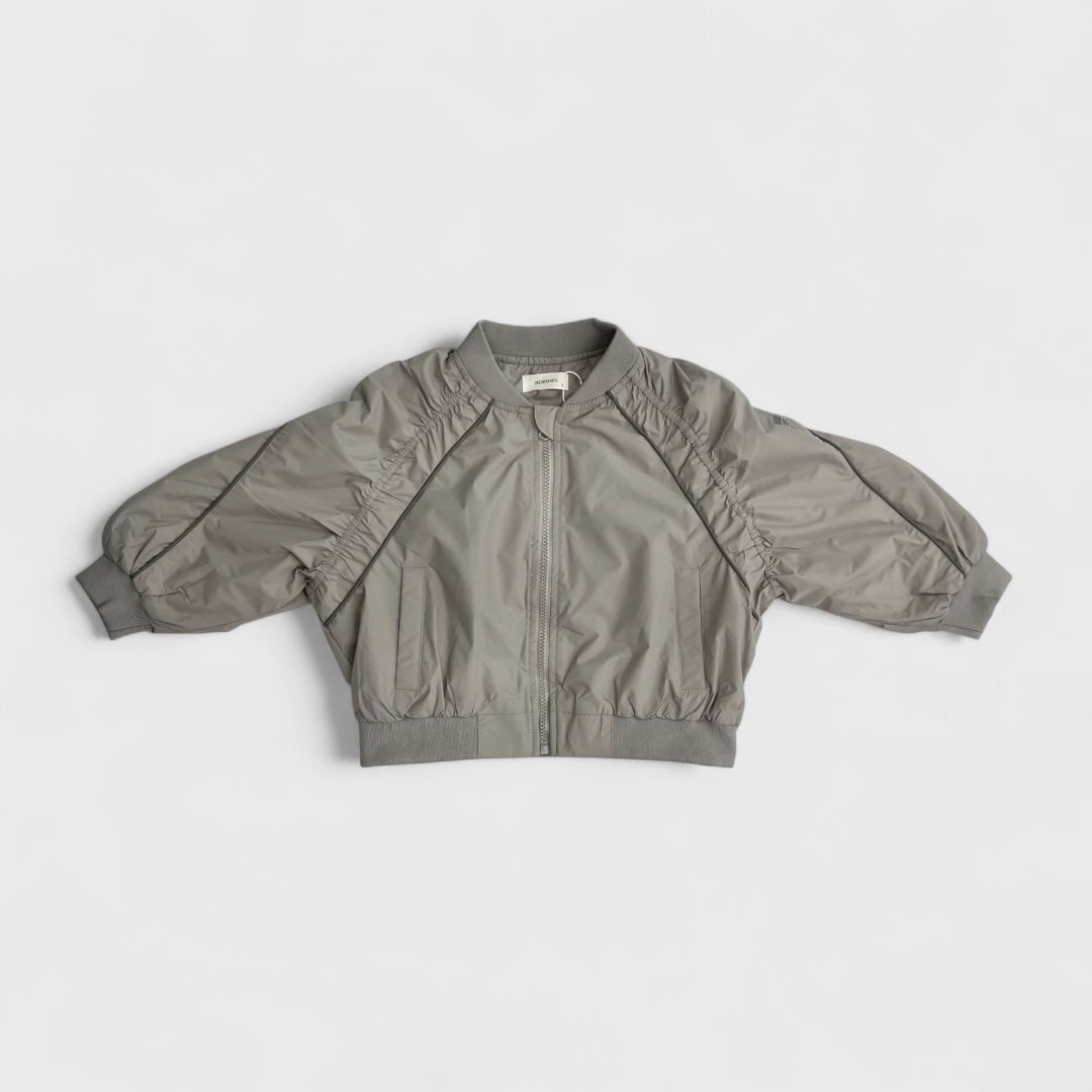 Оливковая куртка-бомбер