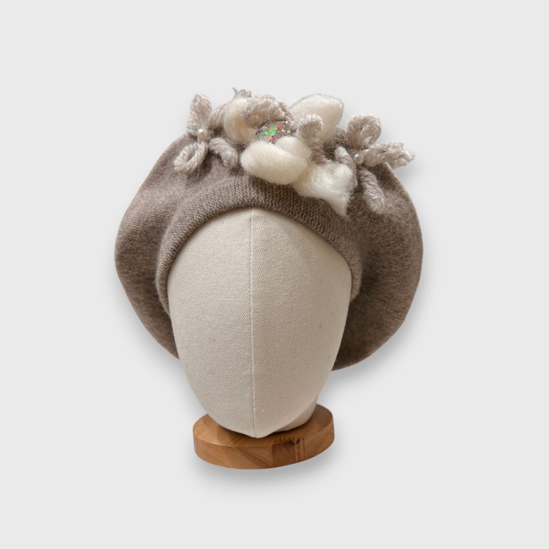 Серая беретка из шерсти