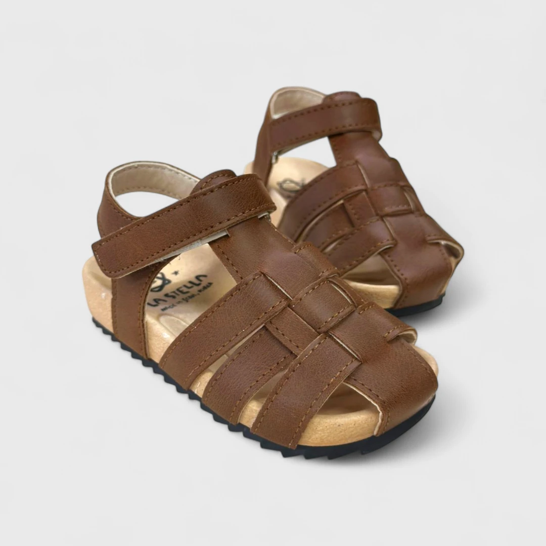 Коричневые сандалии