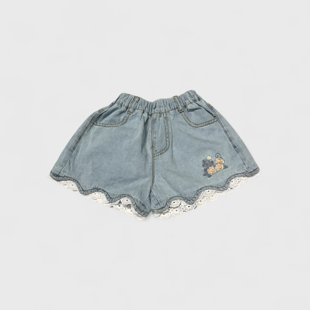 Джинсовые шорты с кружевом