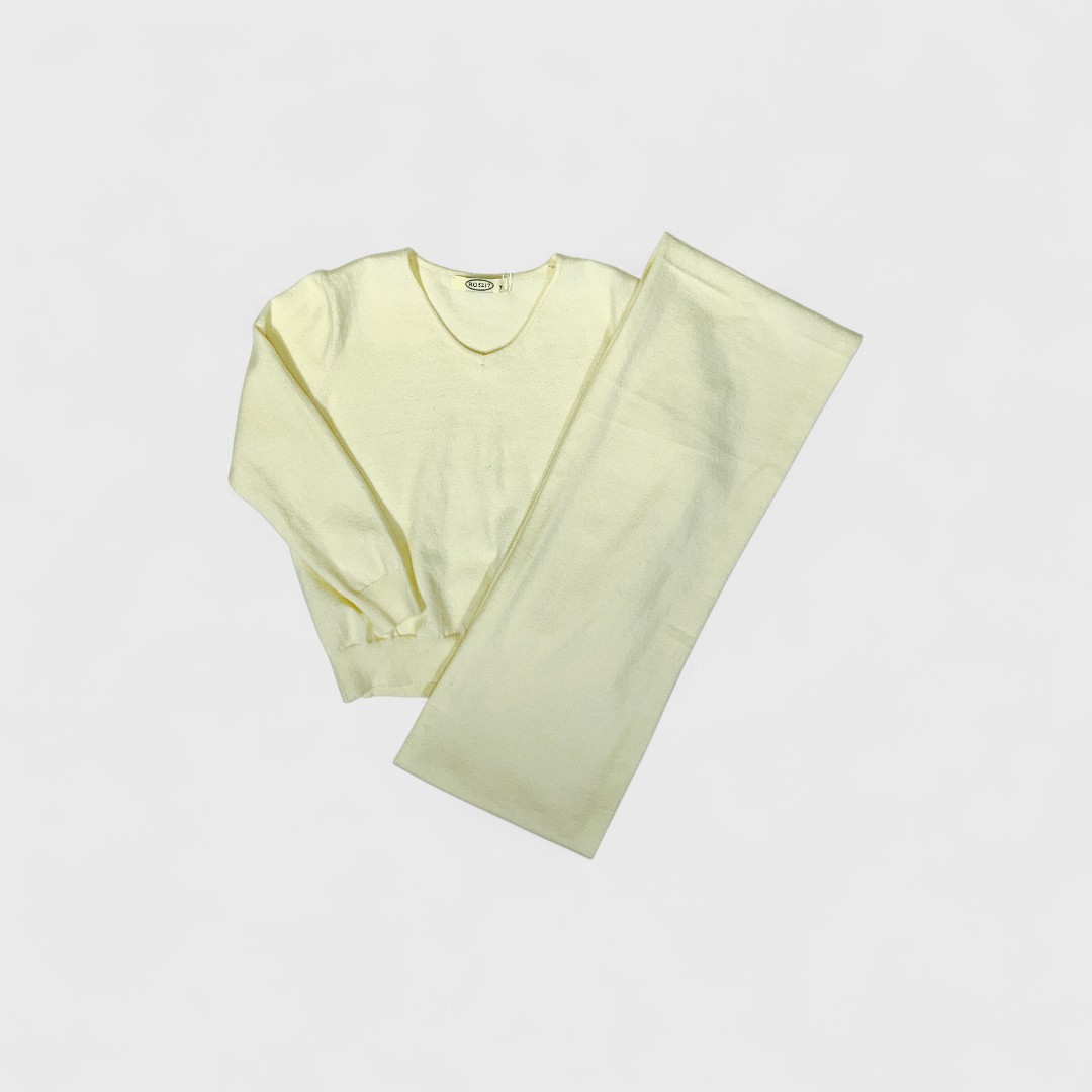 Бежевый комплект свитер и шарфик