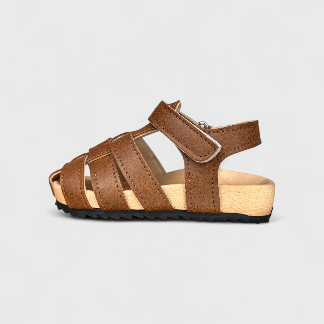 Коричневые сандалии