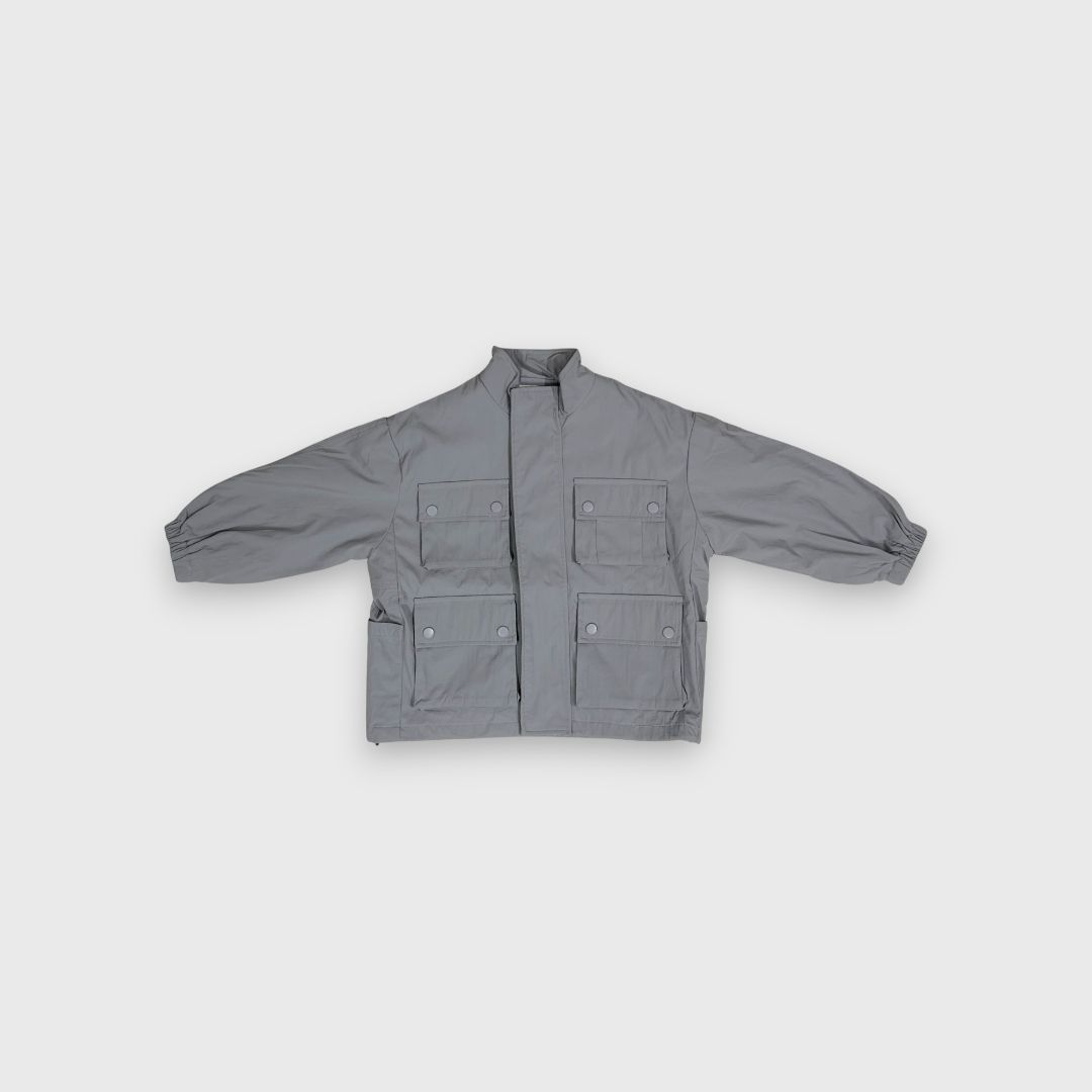 Серая куртка с карманами