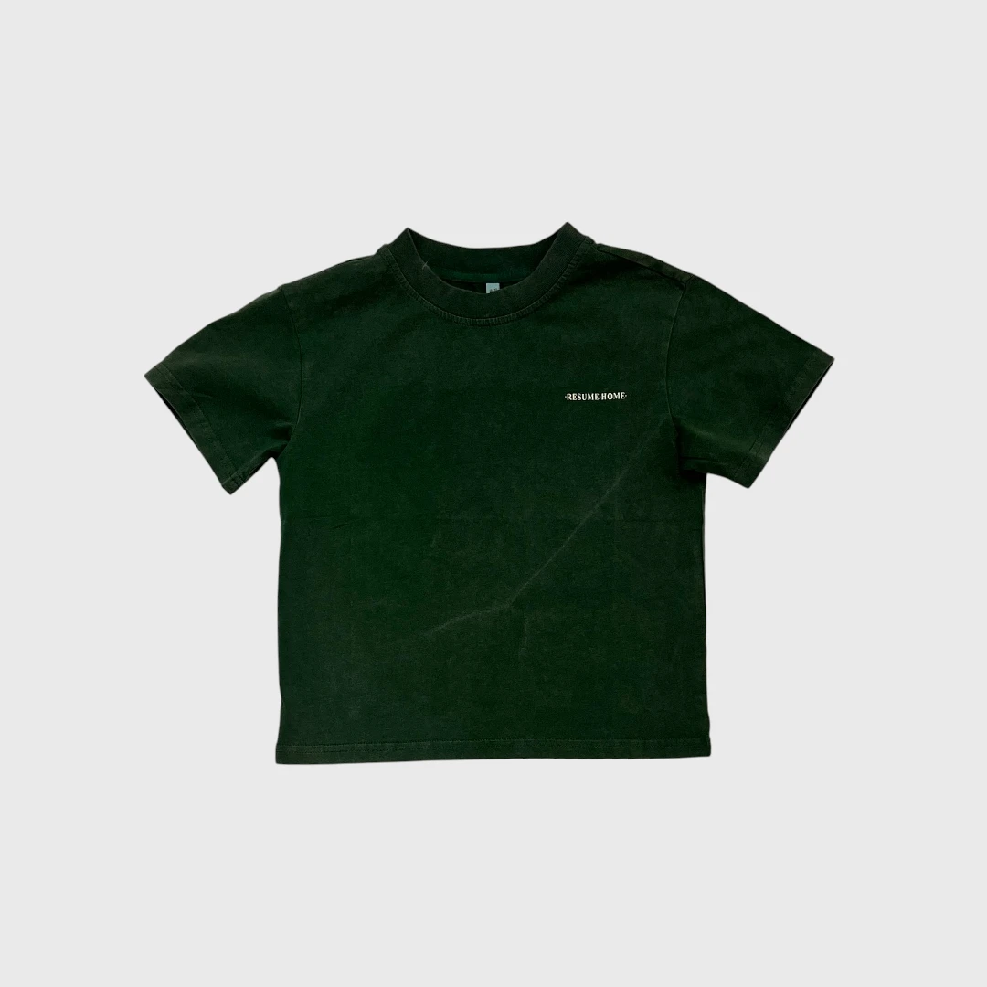 Темно-зеленая футболка