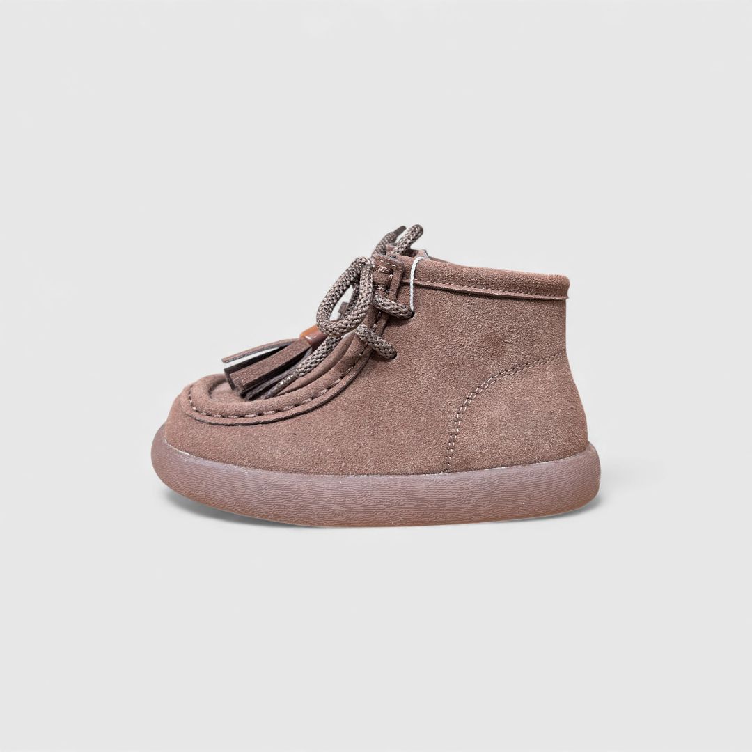 Коричневые ботинки из замши