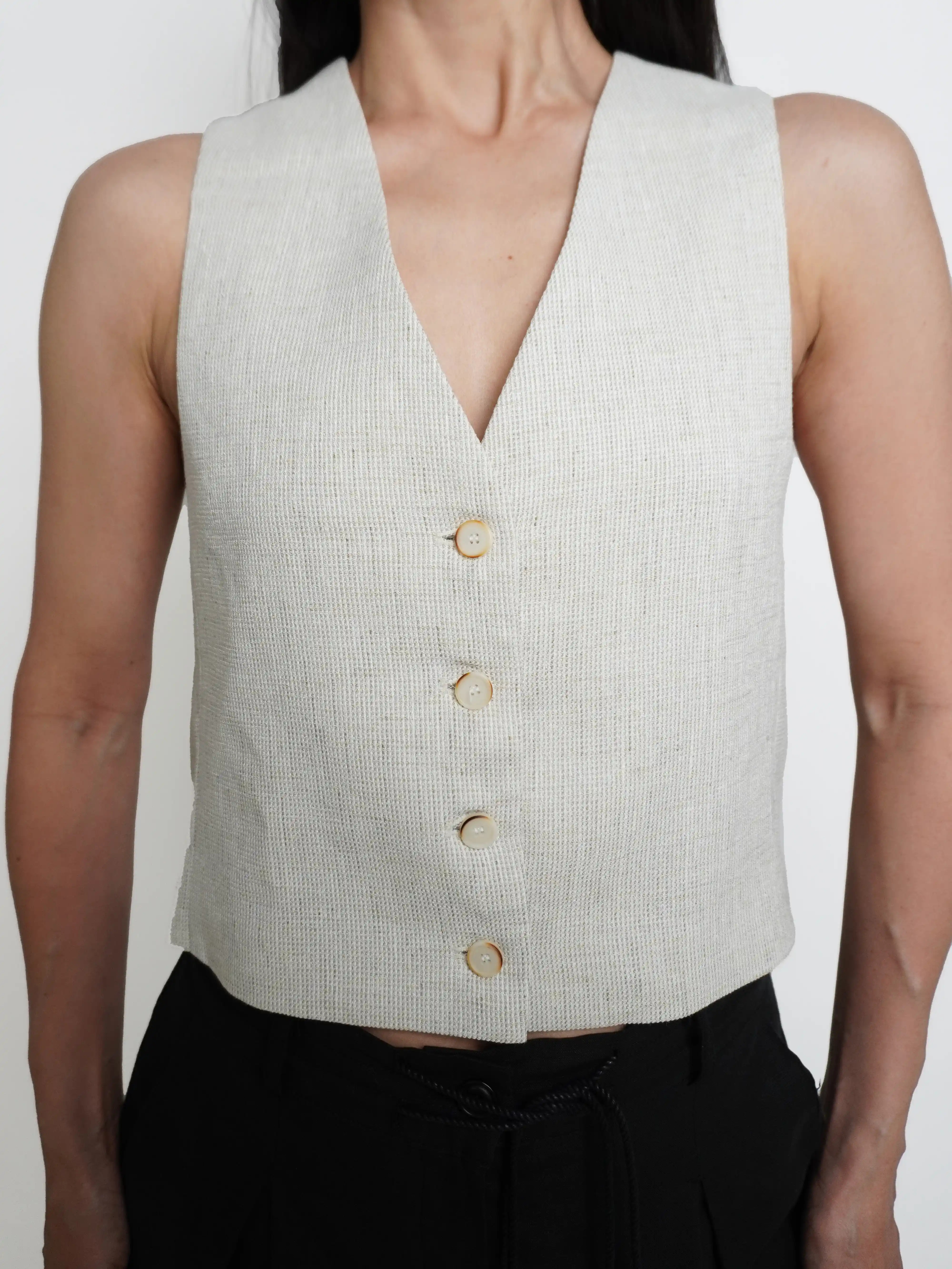 Льняной жилет