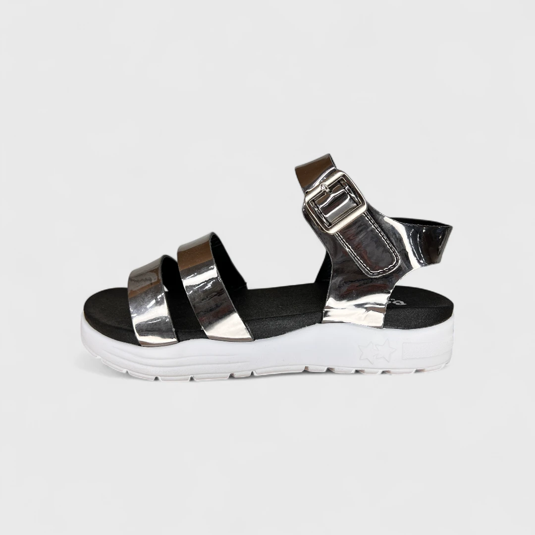 Серебристые сандалии на платформе