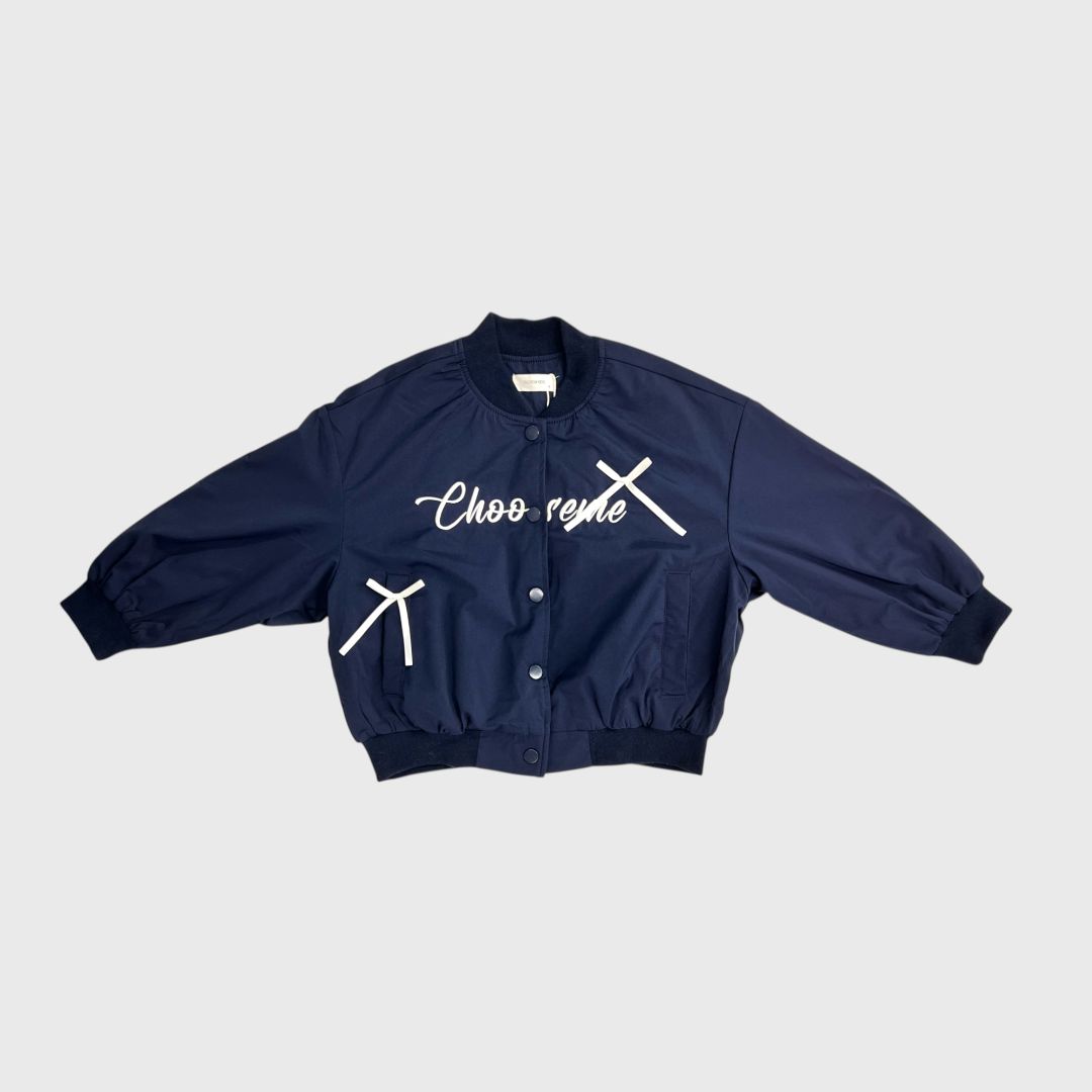 Синяя куртка с длинным рукавом