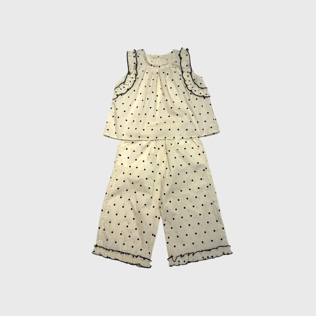 Бежевая двойка с горошком