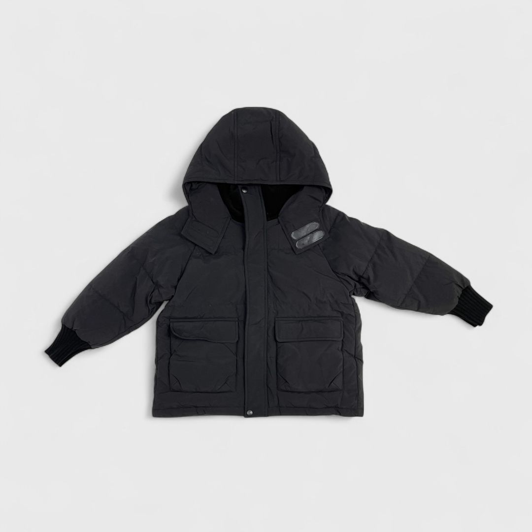 Черная утепленная куртка