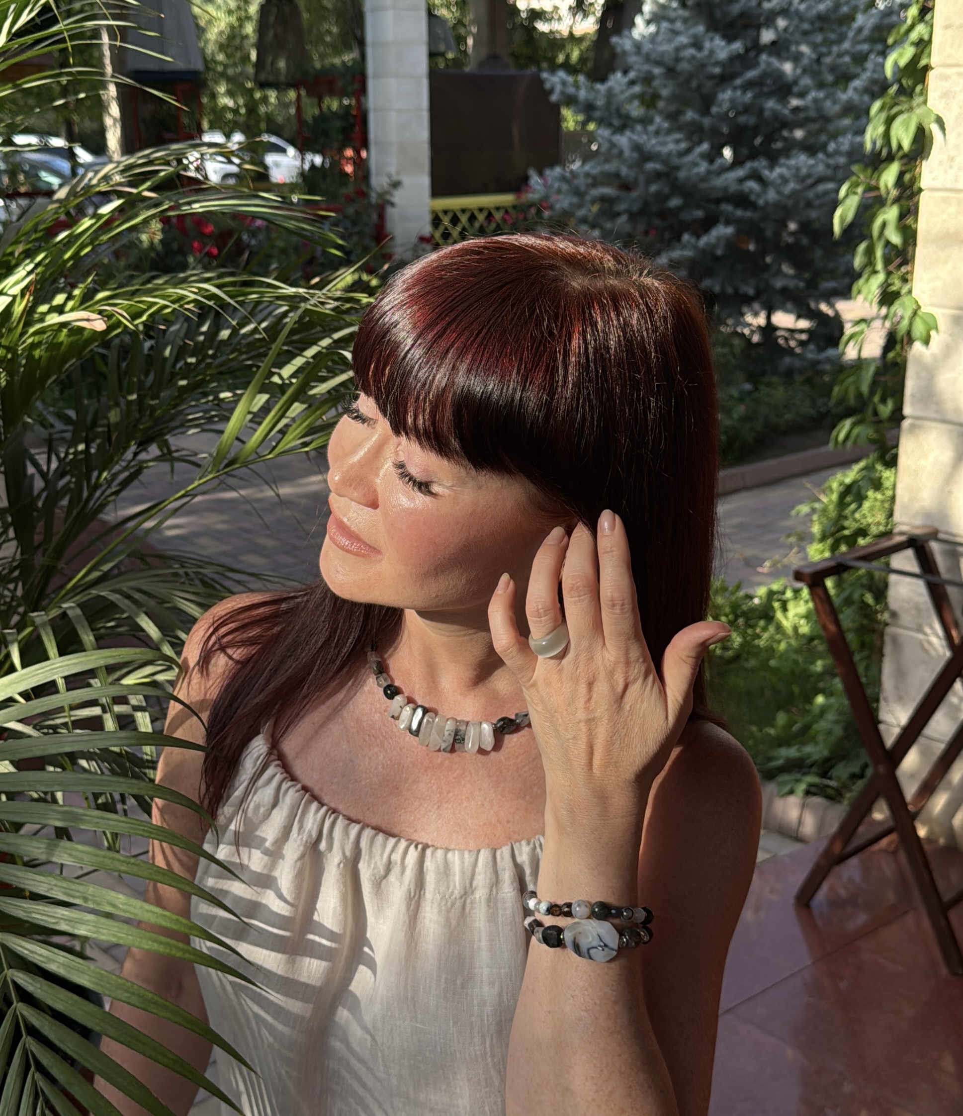 Комплект украшений из натуральных камней (агат , змеевик , топаз ) 