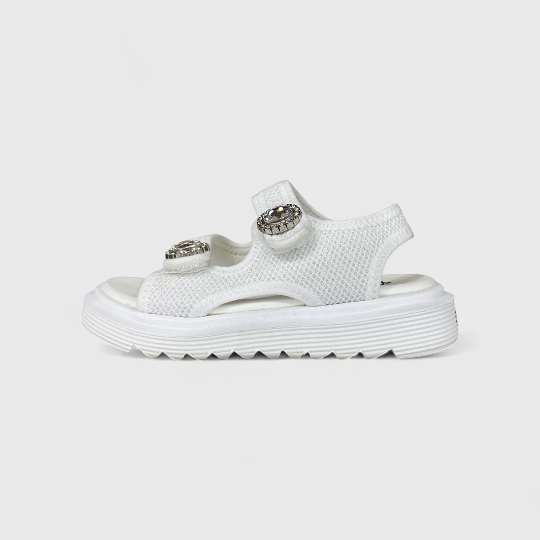 Белые сандалии с блестками