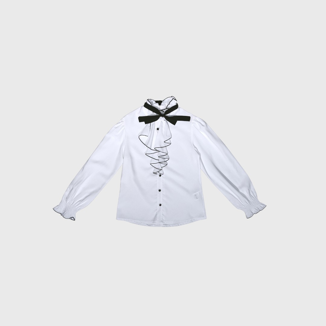 Белая рубашка с черными деталями