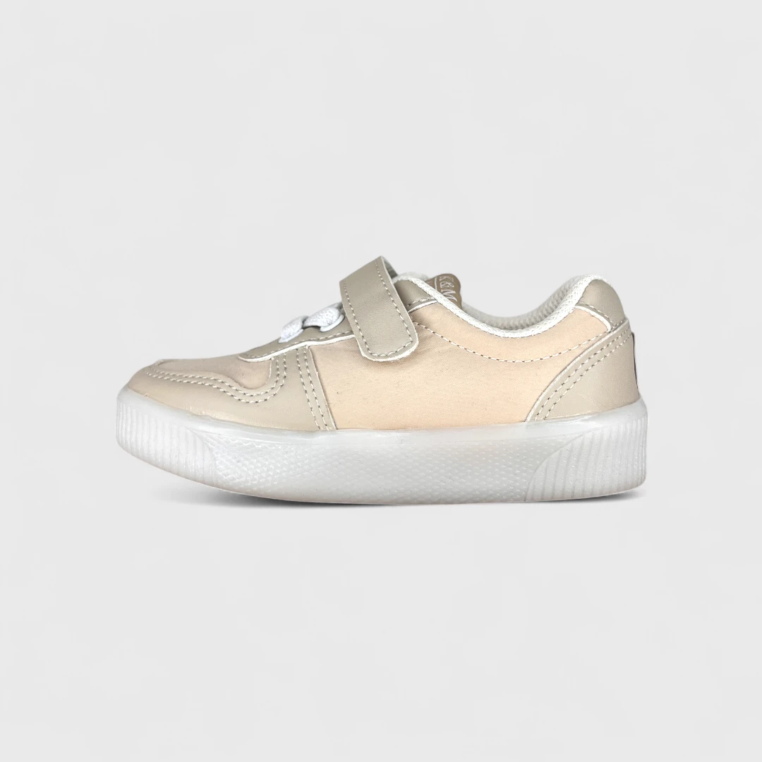 Бежевые кроссовки