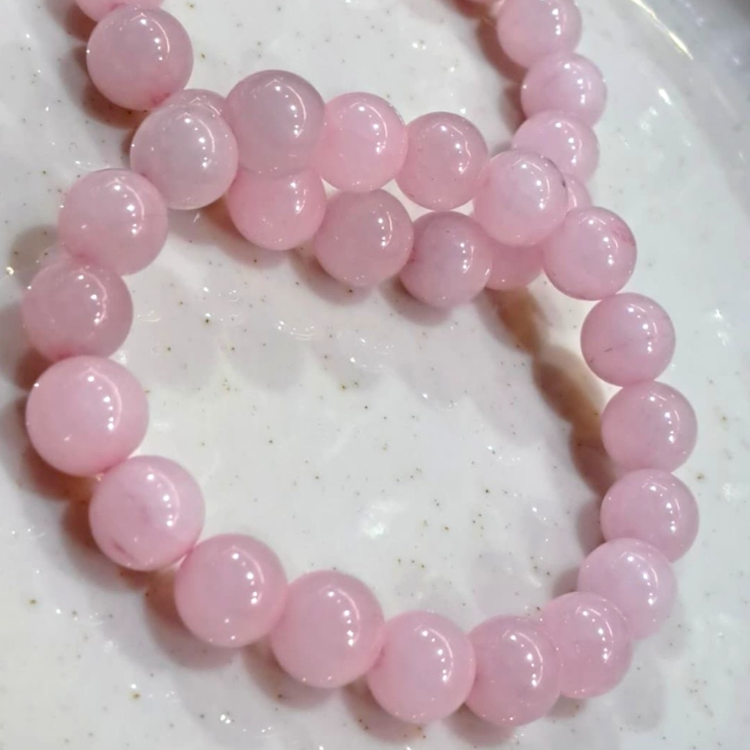 Розовые браслеты из розового кварца