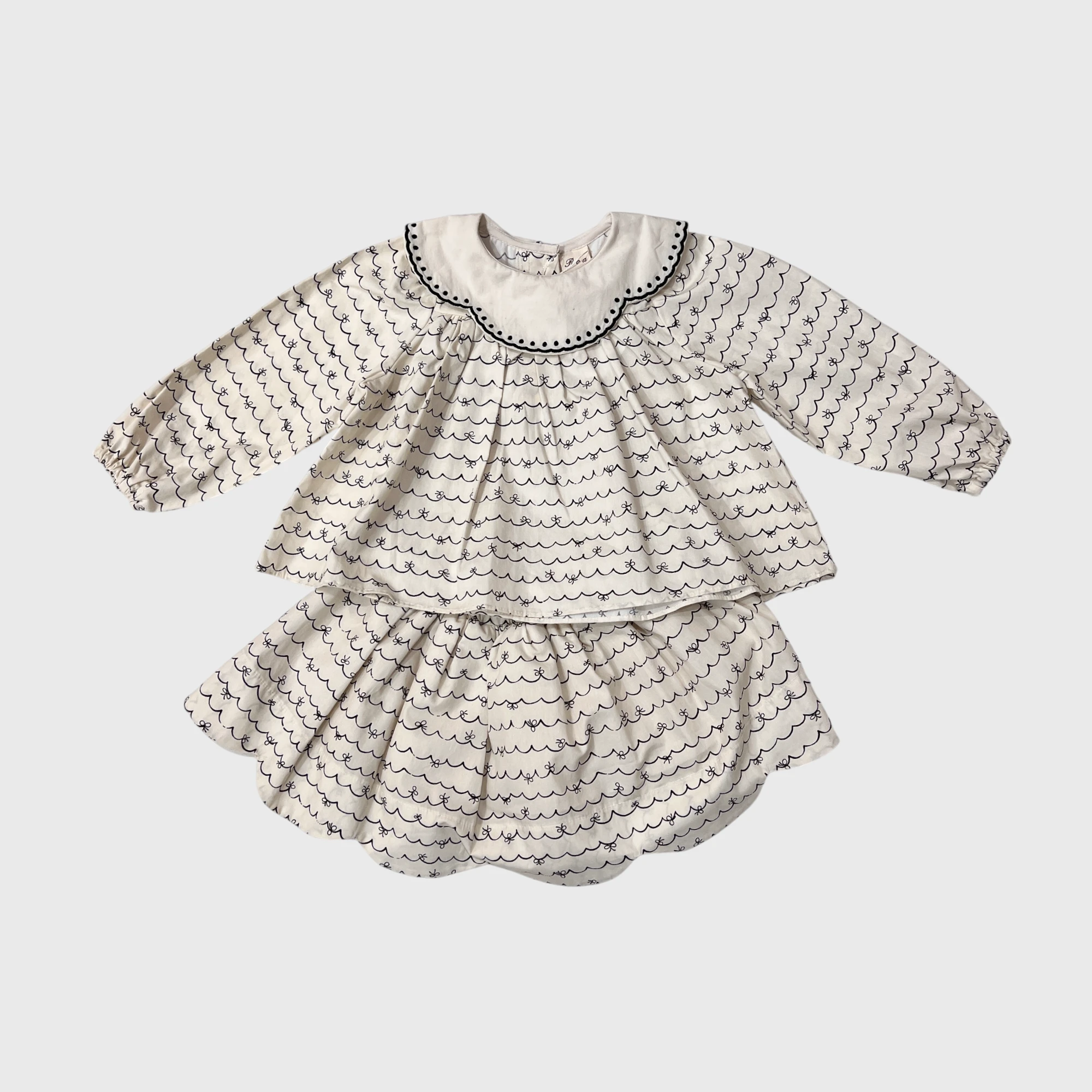 Кремовый костюм