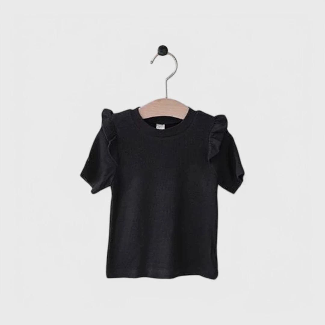 Черная футболка с рюшами