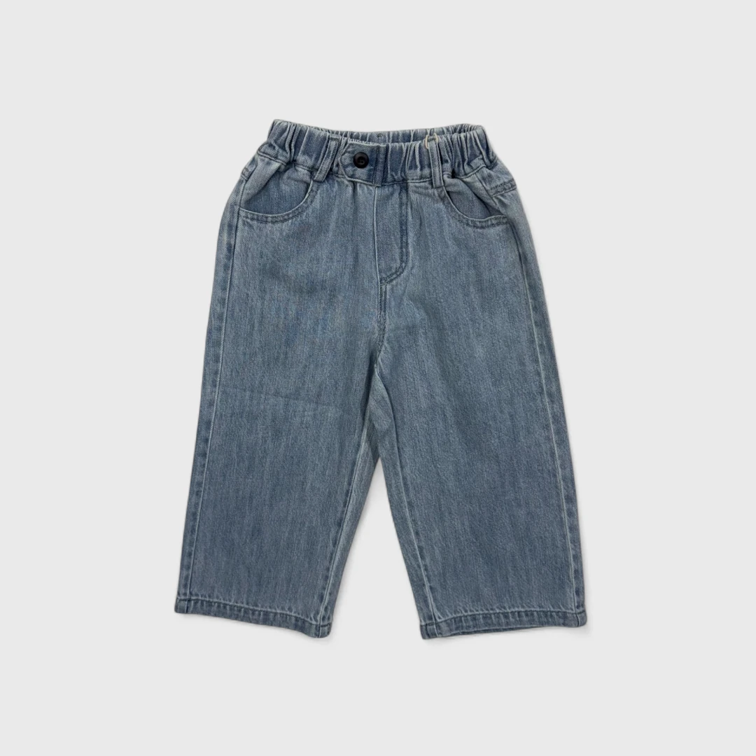 Светло-голубые джинсы