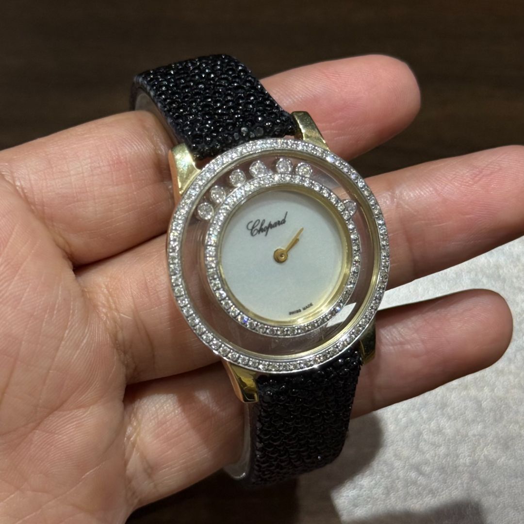 Золотые часы Chopard с черным ремешком